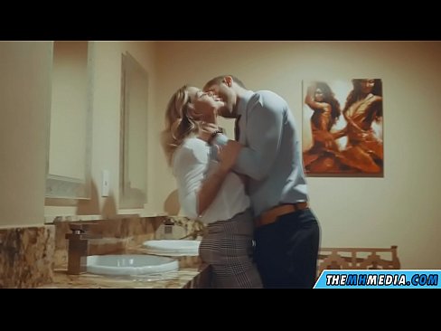 ❤️ Meta blonda busty seduces f'kamra tal-banju pubbliku ❤️ Porno lilna mt.milfnut-net.ru ❌